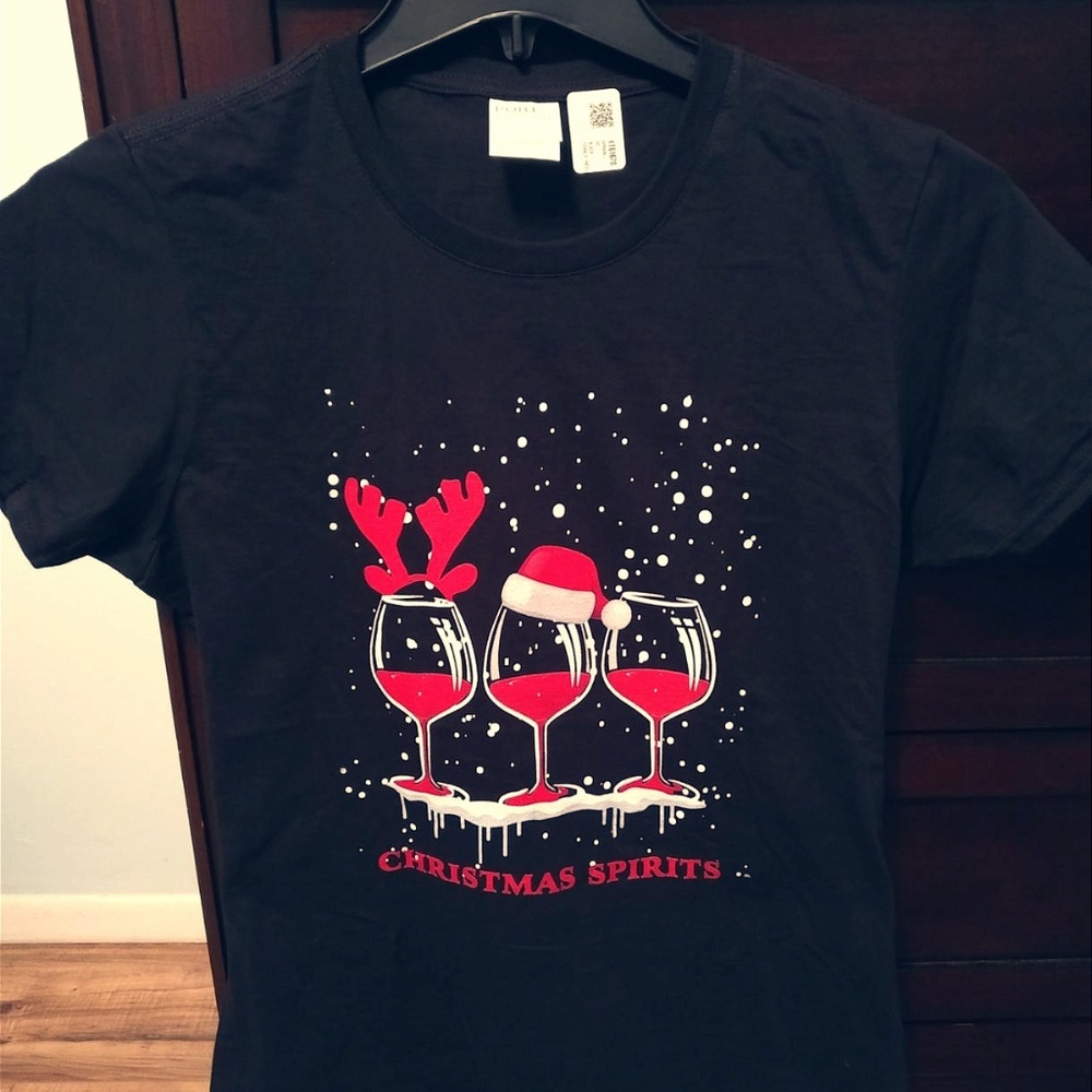 Women's holiday t-shirt:"Christmas Spirits" Size M